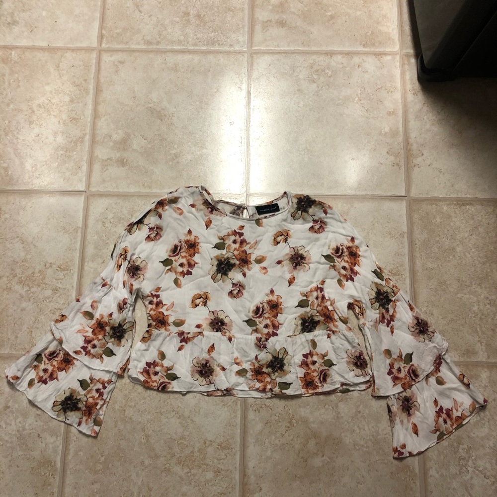 Floral Bell Sleeved Cropped Blouse